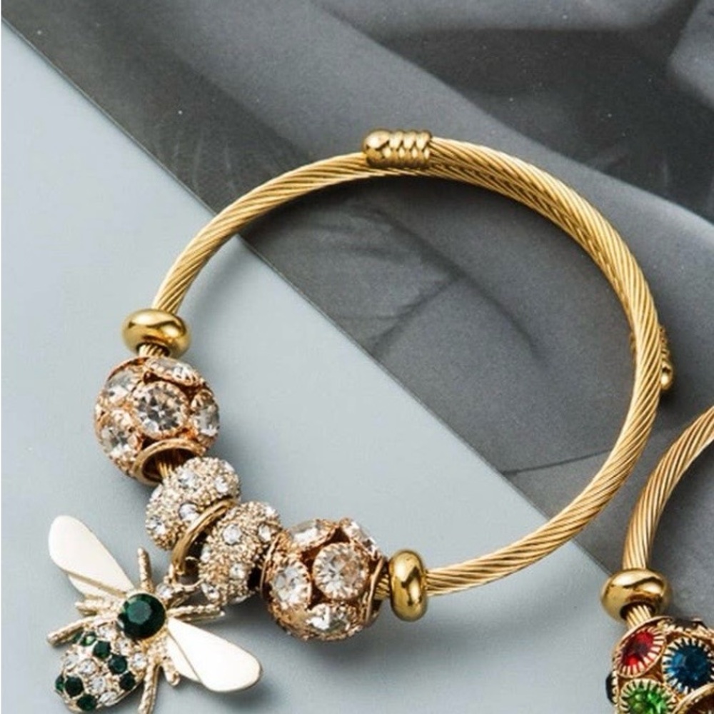 Gold Twisted Cable Honey Bee Charm Bangle Bracelet - Picture 2 of 3